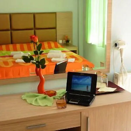 White Rose Hotel *