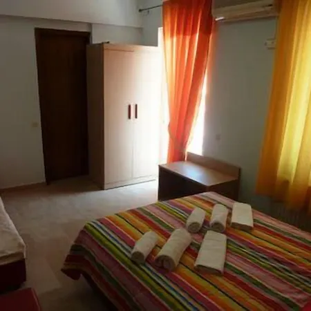White Rose Hotel *