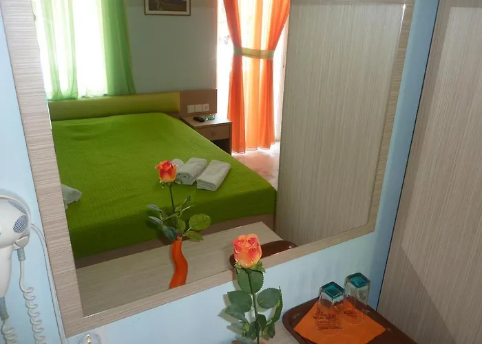 White Rose Olympiakí Aktí