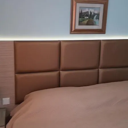 White Rose Hotel *