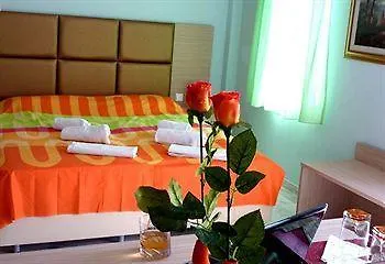 White Rose Olympiakí Aktí